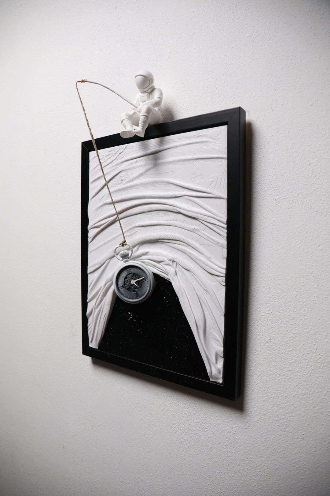 Luminous Astronaut Wall Clock ⏳👨‍🚀 Glow in Dark Time Art